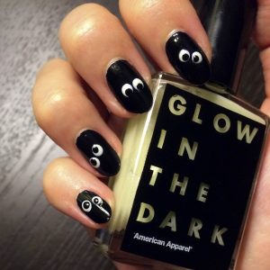 Glow-Dark-Halloween-Nail-Art