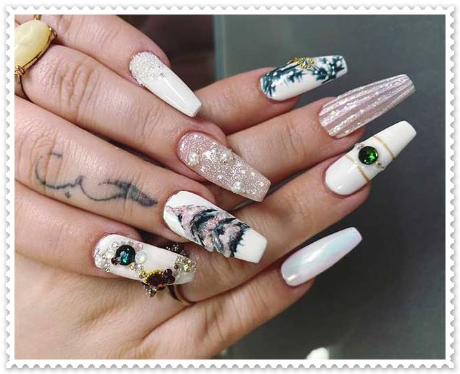 Cute-white-winter-coffin-shaped-nails