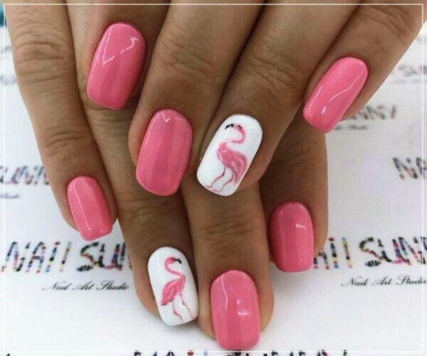 Pink flamingo nail art 2022
