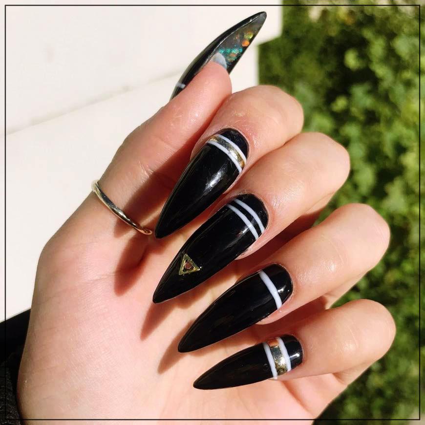 2-Black-stiletto-Nails-with-White-Stripes