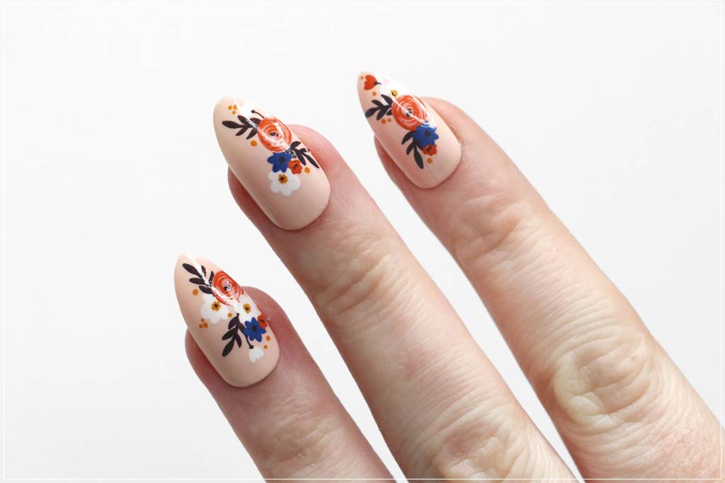 modern-floral-flower-nail-art-picture