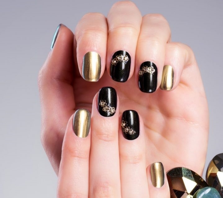 The-Best-Of-Black-And-Gold-Nail-Designs-img