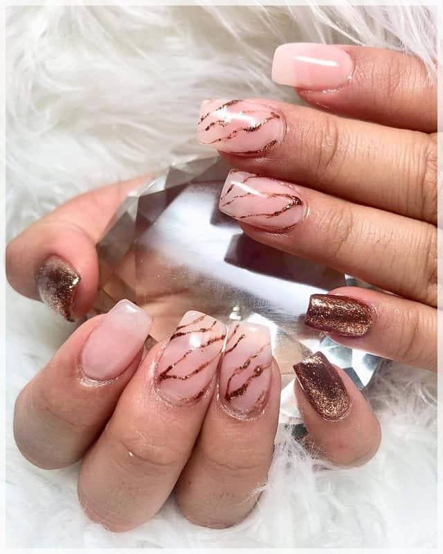 rose-gold-marble-nail-design-2024 trend